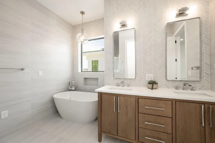 52-web-or-mls-NDP-231-E-Shore-6--24