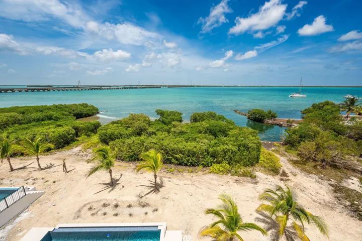 66-web-or-mls-NDP-231-E-Shore-6-8295