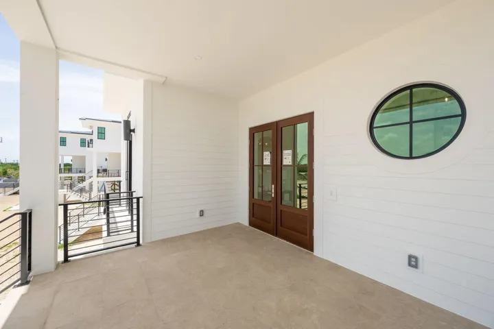 90-web-or-mls-NDP-231-E-Shore-6-8439