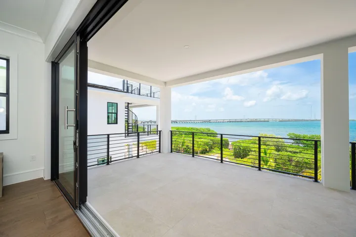 73-web-or-mls-NDP-231-E-Shore-6-8379