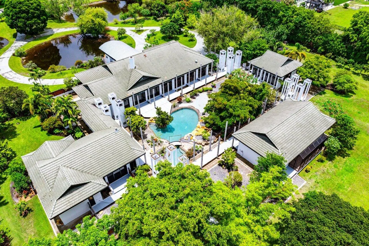 100-8549SurreyLane-BocaRaton-FL-33496-SM