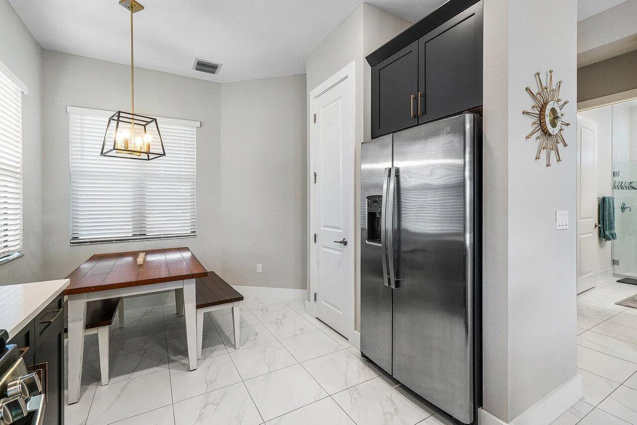 Bonus Breakfast Dining in Kitchen and Large Pantry space