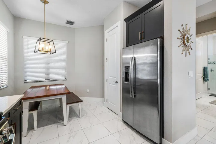 Bonus Breakfast Dining in Kitchen and Large Pantry space