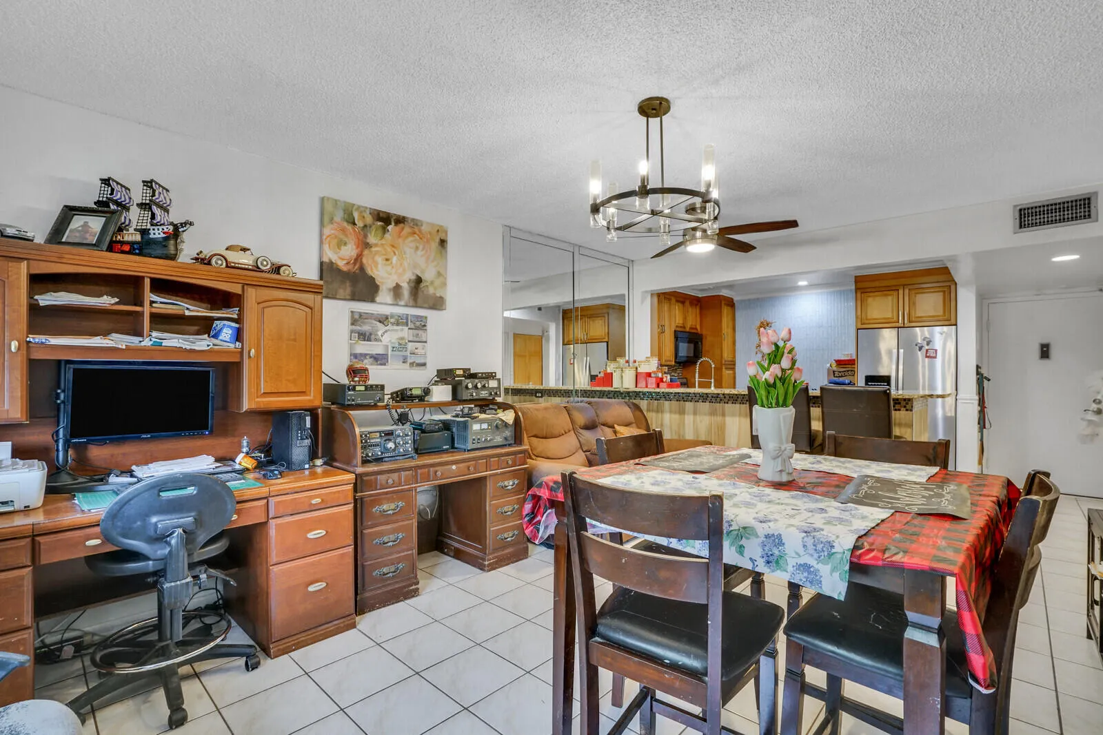 Living Room/Dining Area