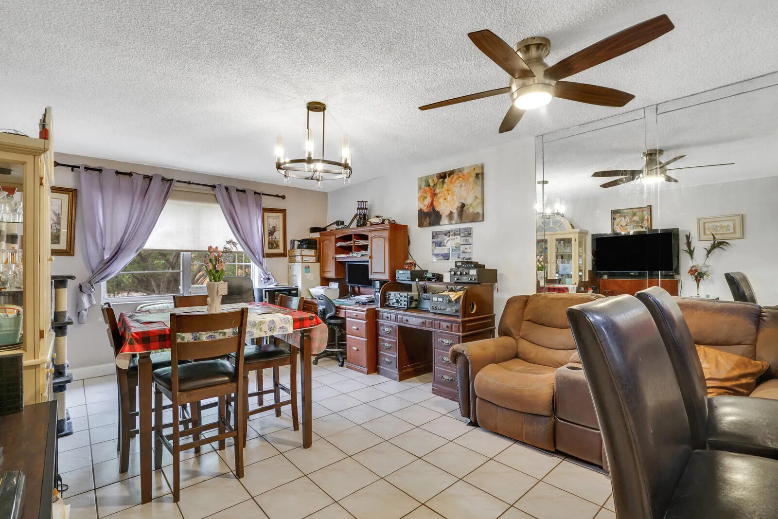 Living Room/Dining Area
