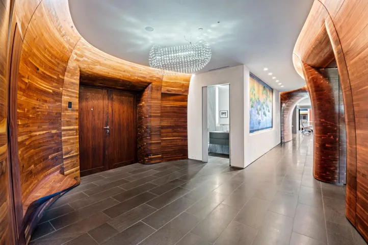 mls_FOYER_ANGLE_DT
