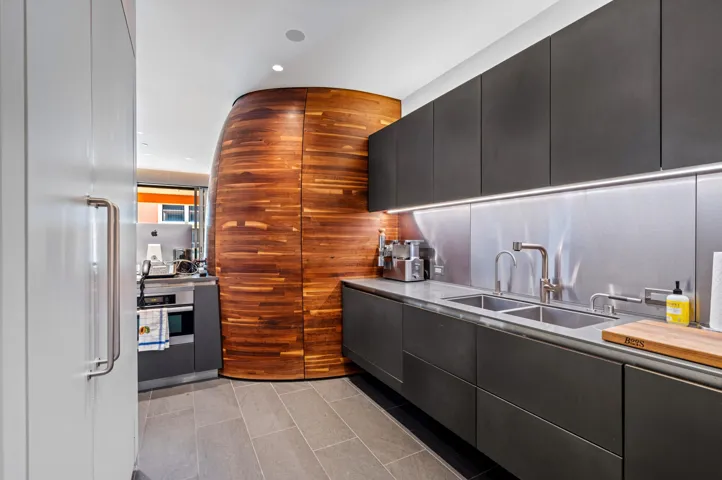 mls_KITCHEN_ANGLE_DT