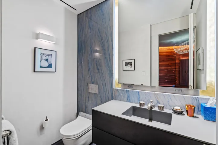 mls_BATHROOM_1_DT