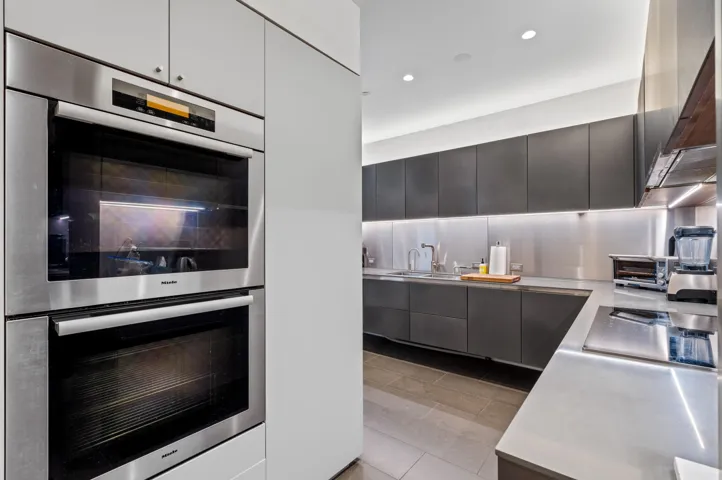 mls_KITCHEN_ANGLE_2_DT