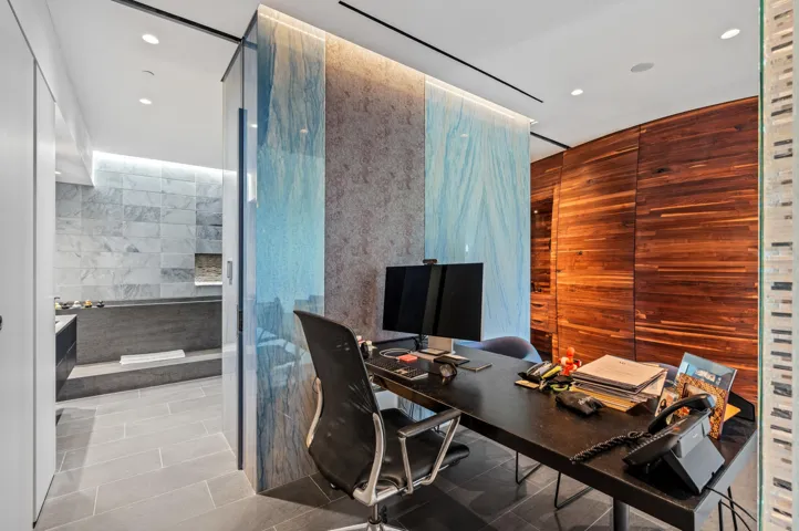 mls_PRIMARY_BATHROOM_DESK_DT