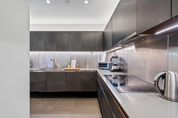 mls_KITCHEN_STRAIGHT_DT