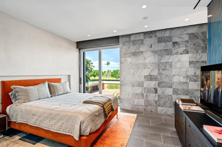 mls_BEDROOM_2_LOOKING_OUT_DT