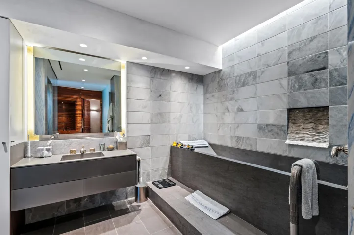 mls_PRIMARY_BATHROOM_DT