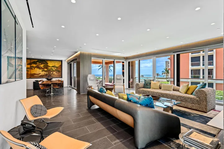 mls_LIVING_LOOKING_OUT_2_DT