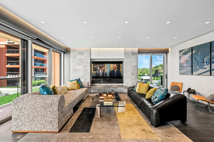 mls_LIVING_STRAIGHT_DT