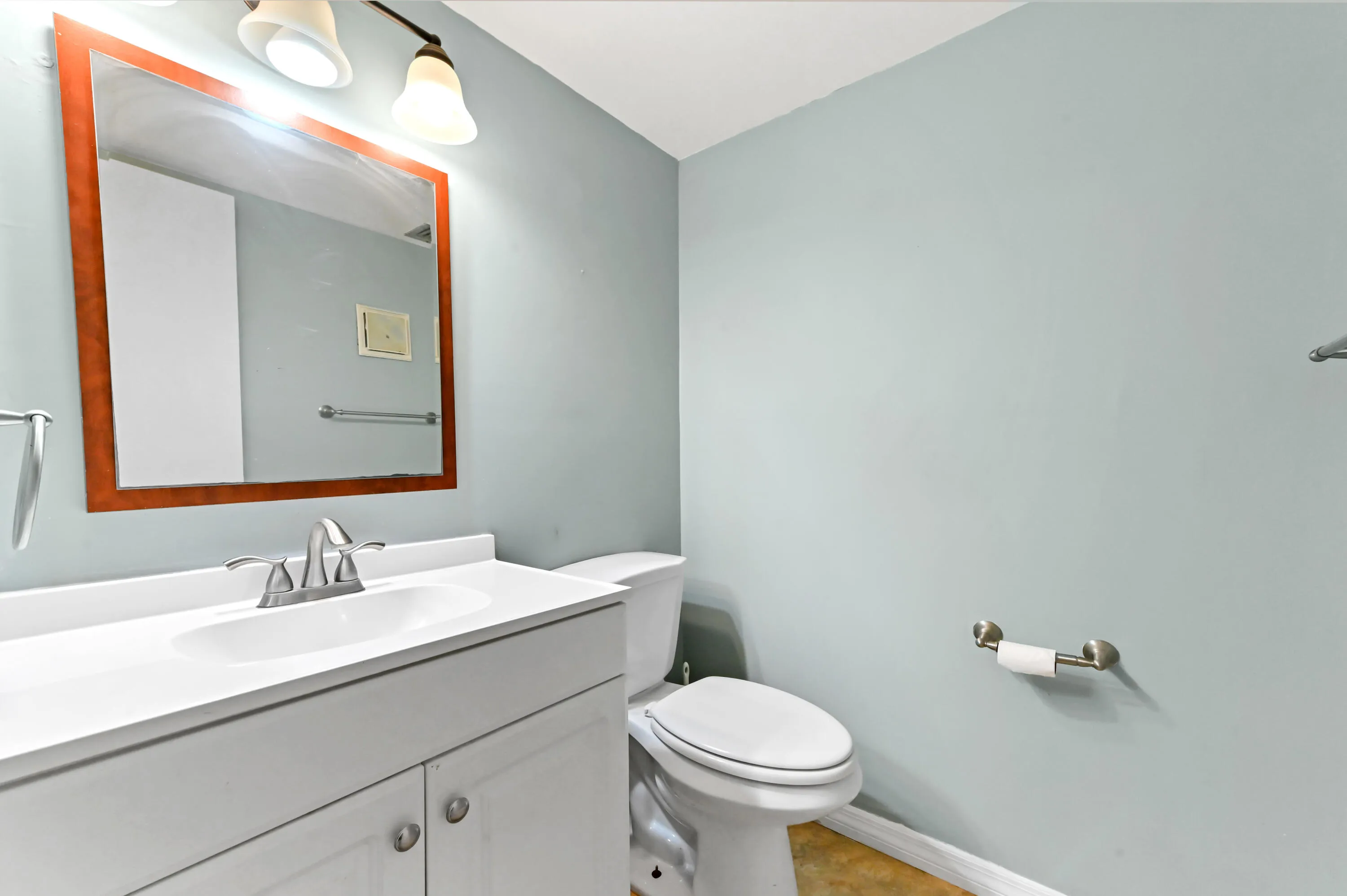11 Bathroom 01