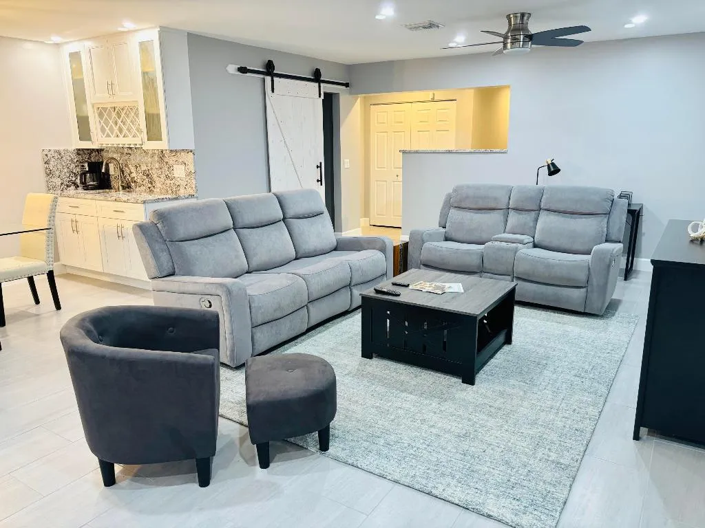 Living Room:Bar 1
