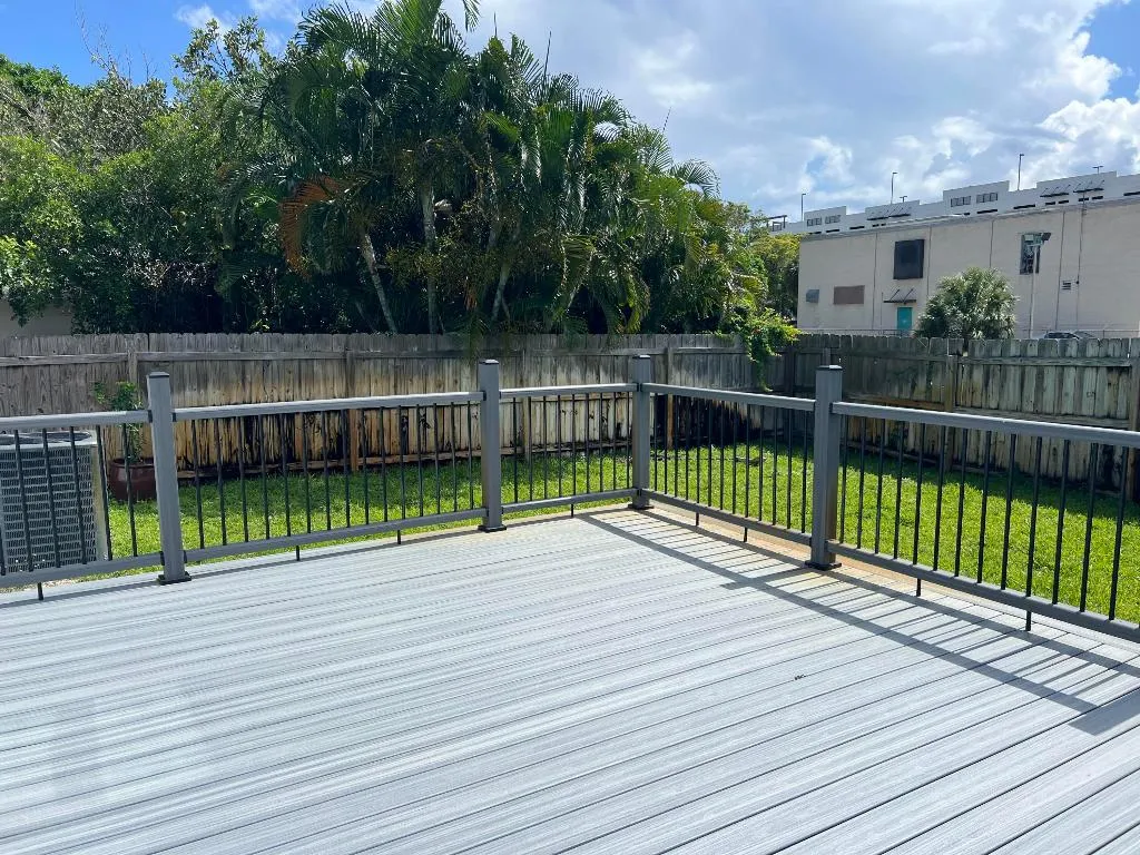 Back Porch:Deck 4