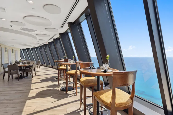 28. Marquis Lounge