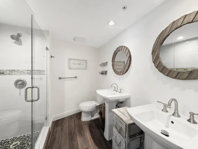 Bathroom w Large Shower, 2 Sinks