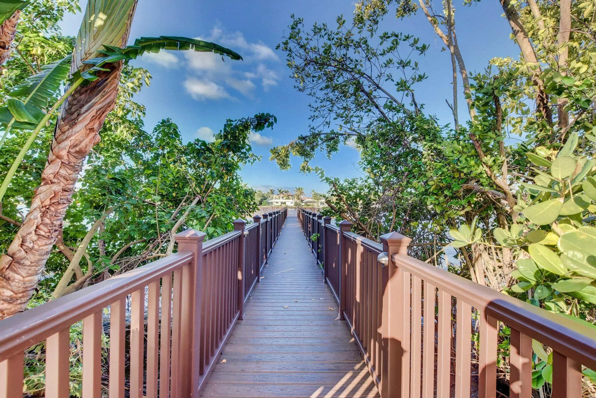 Dock Lounge Entry