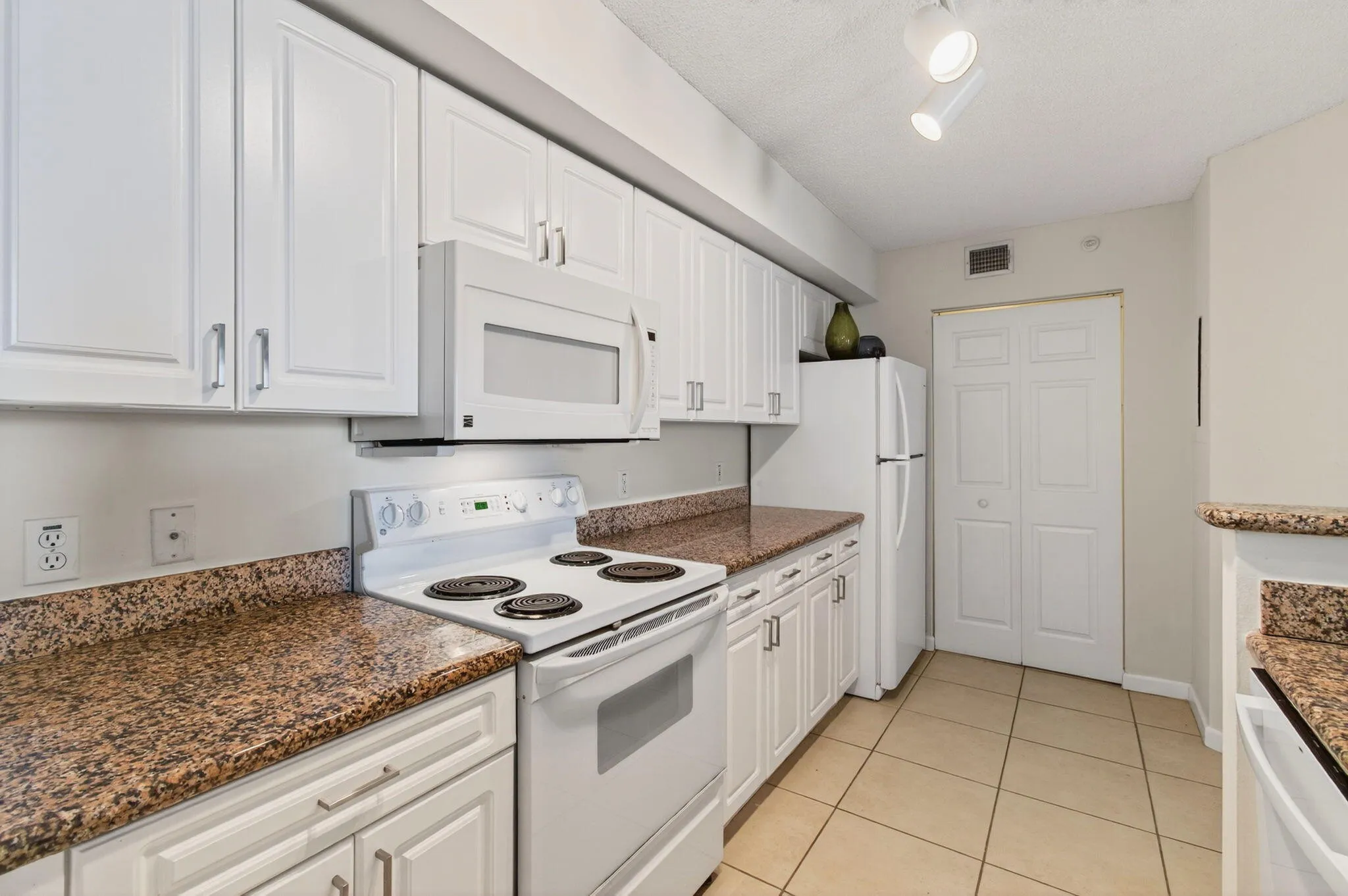 Newer Appliances & Lots of Cabinets