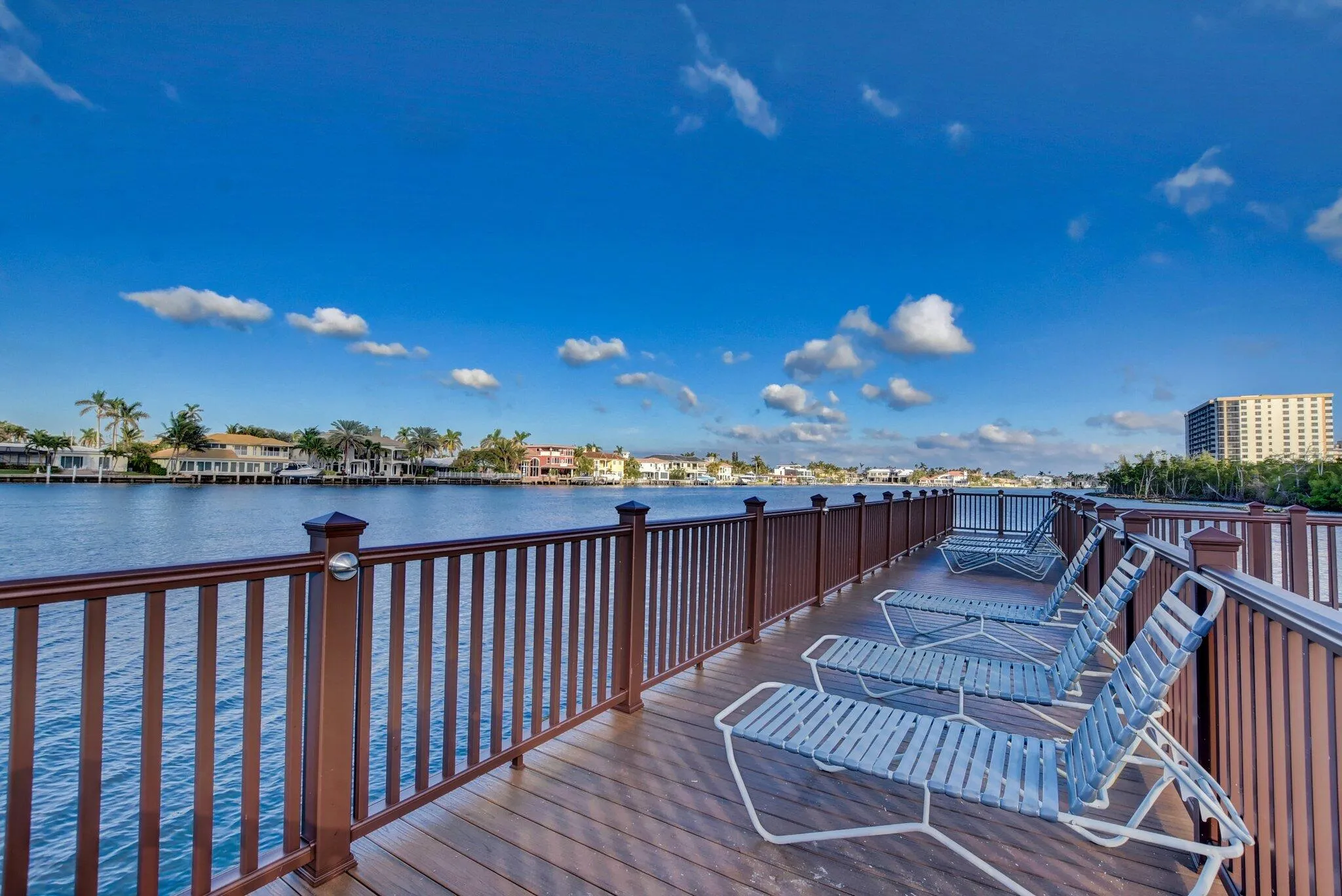 Intracoastel Dock Lounge