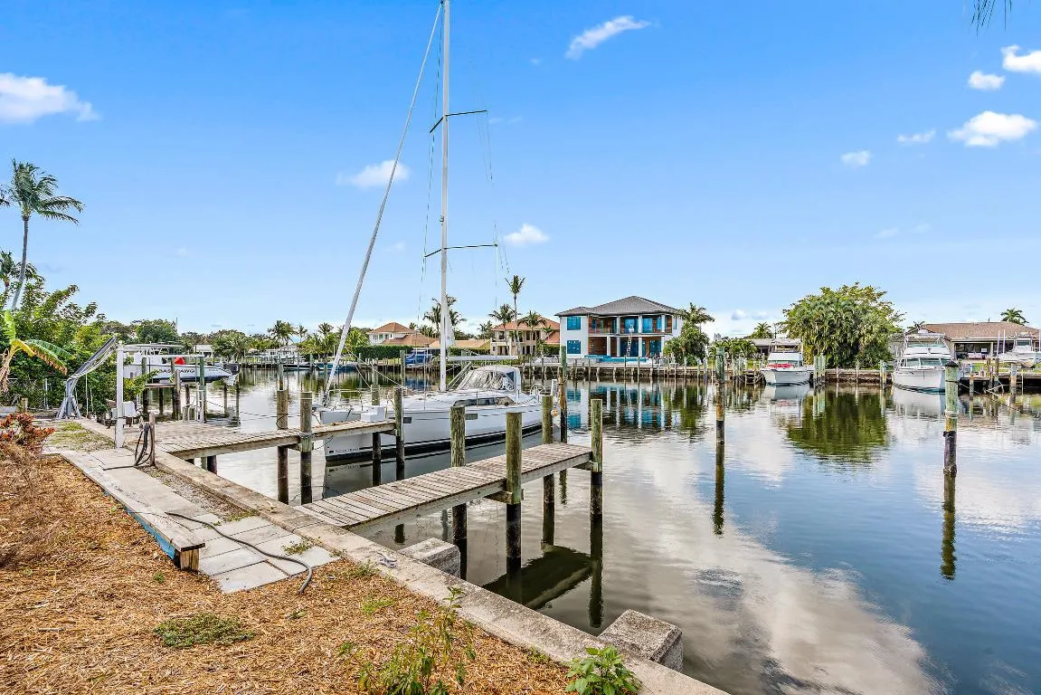 733 Waterway Dr-28