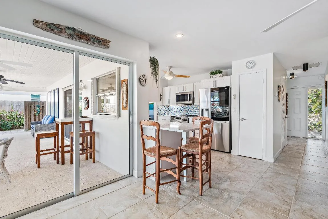 733 Waterway Dr-9