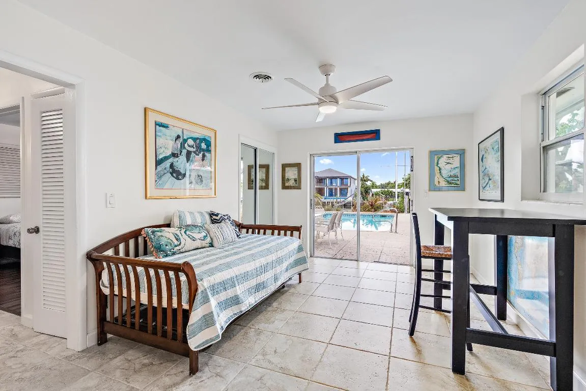 733 Waterway Dr-3