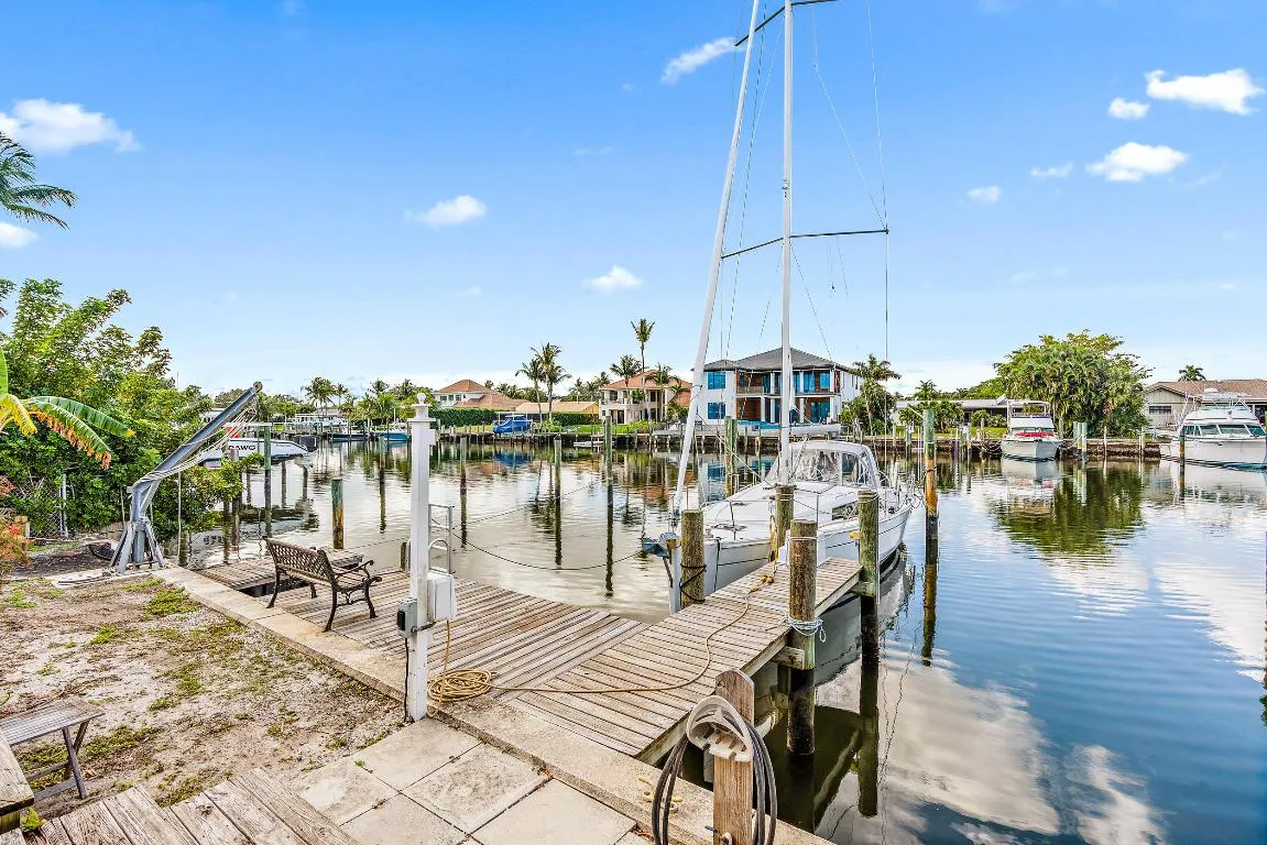 733 Waterway Dr-27