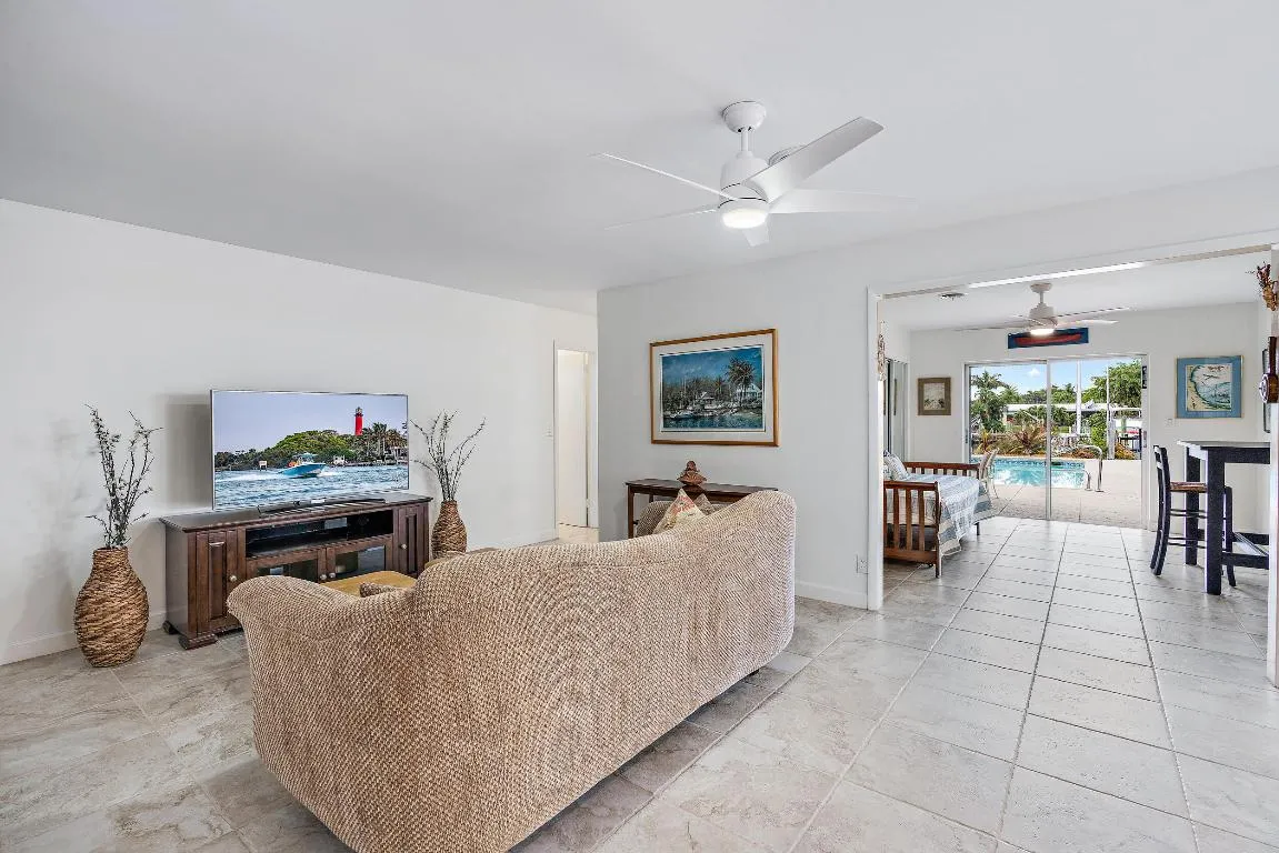 733 Waterway Dr-6