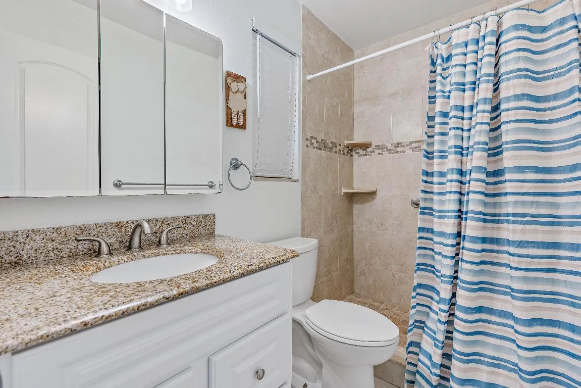 733 Waterway Dr-18