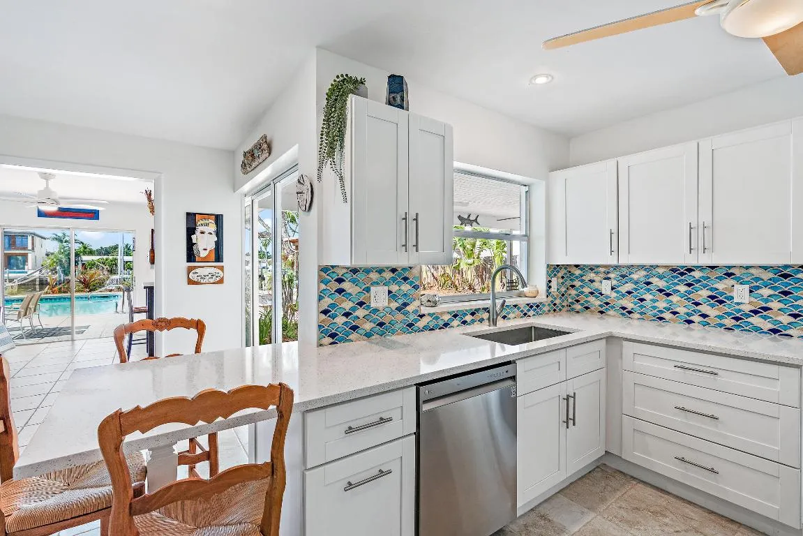 733 Waterway Dr-11