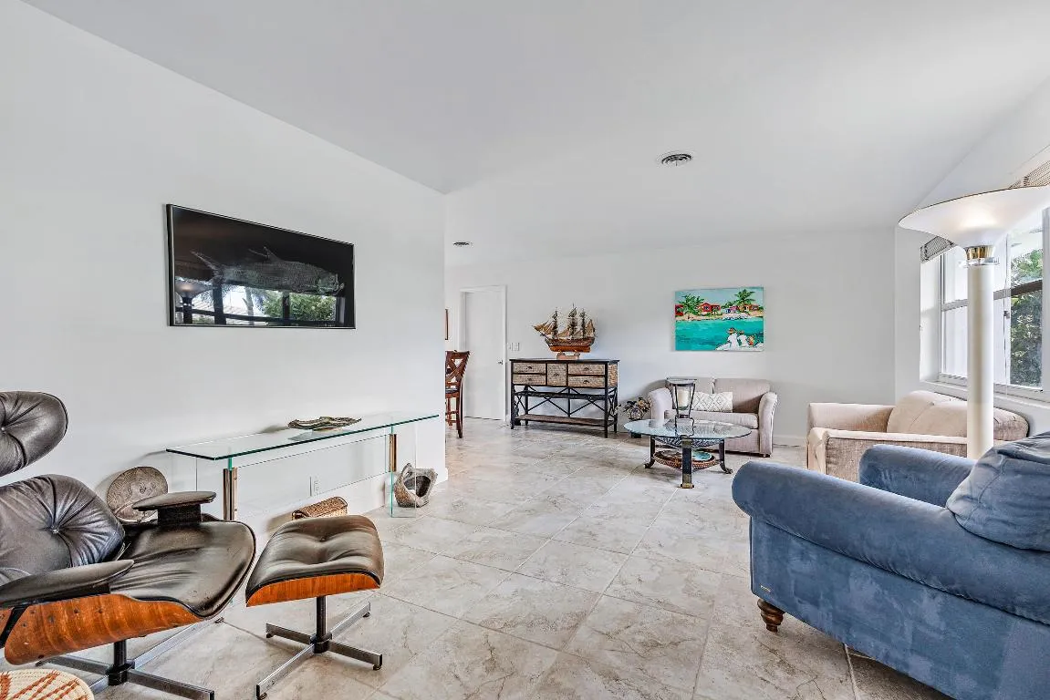 733 Waterway Dr-17