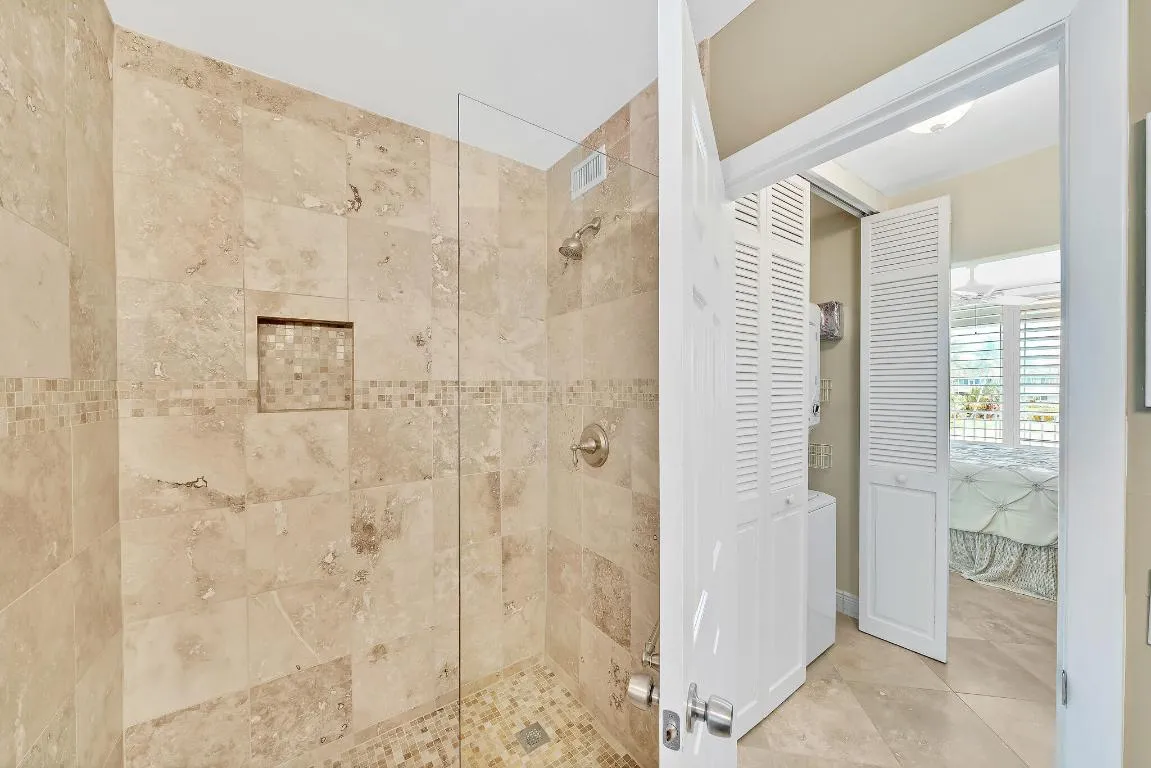 13 Primary Bathroom (2)