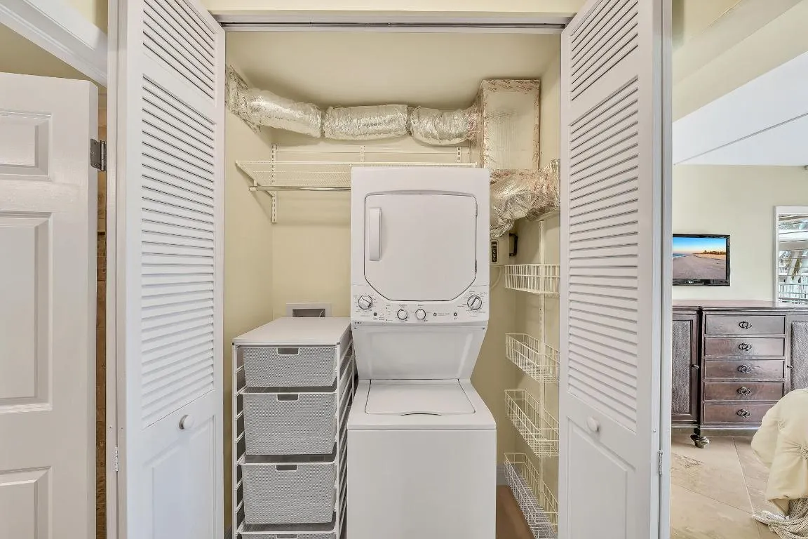 11 Laundry Closet (3)