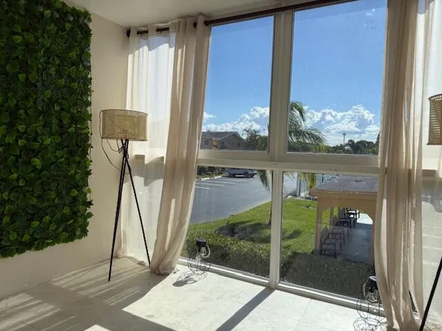 FLORIDA ROOM