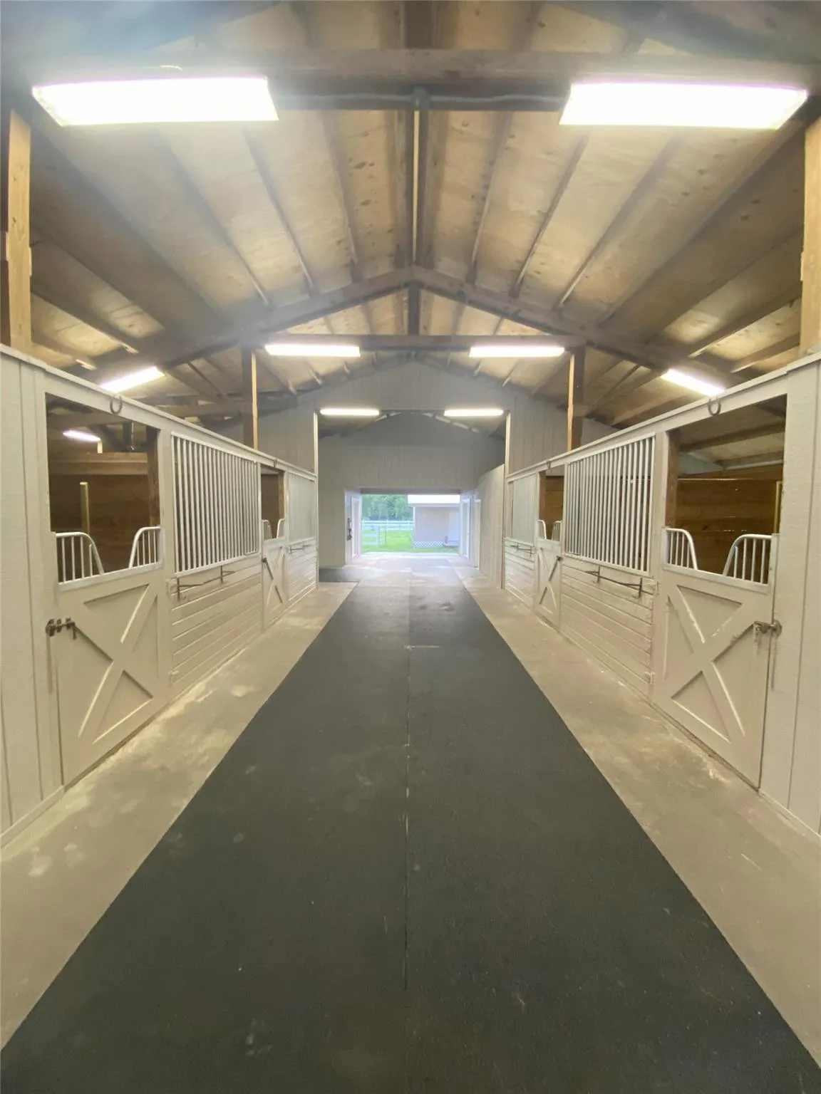 Center Aisle Right Side Looking to Rear