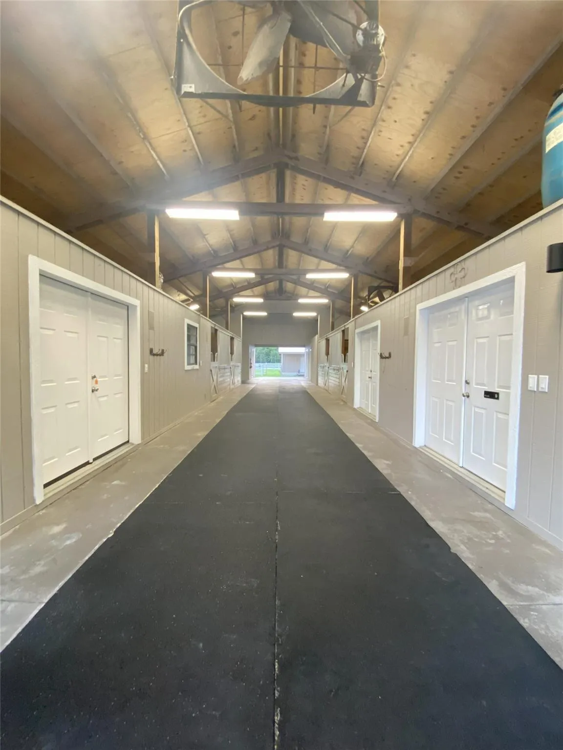 Center Aisle Right Side Looking to Rear