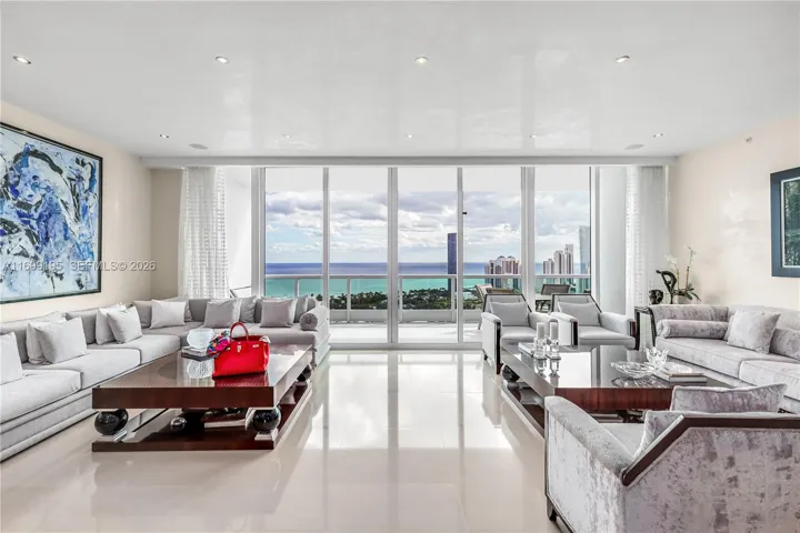 Living room: Oversized, and comfortable. High cielings and well kept marble floors