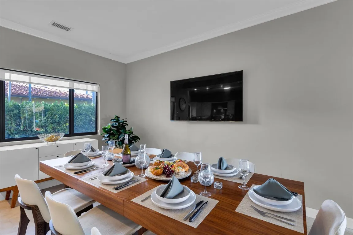 Dining area for 8