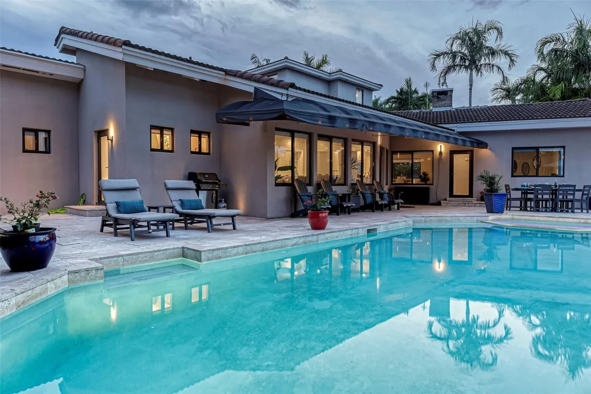 Waterfront Heated Pool & Hot TUB