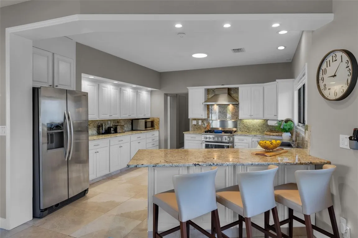 Breakfast bar in spacious chef's kitchen