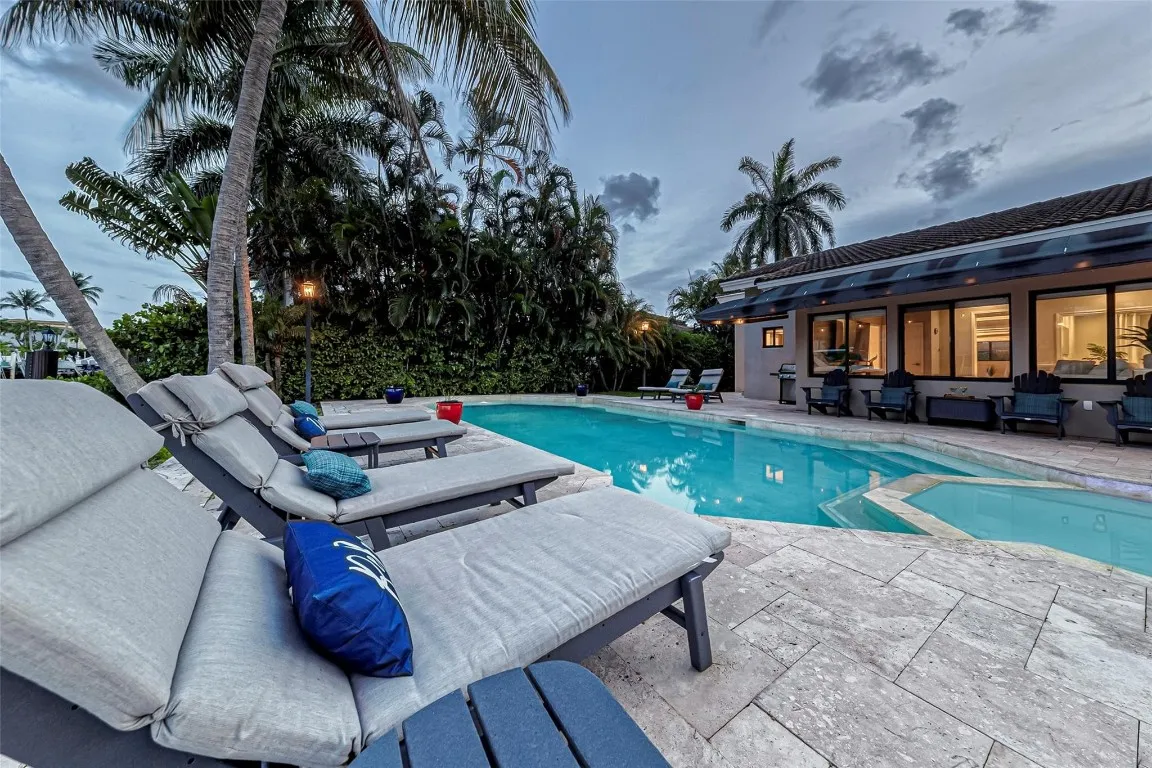 Back patio and lounge area