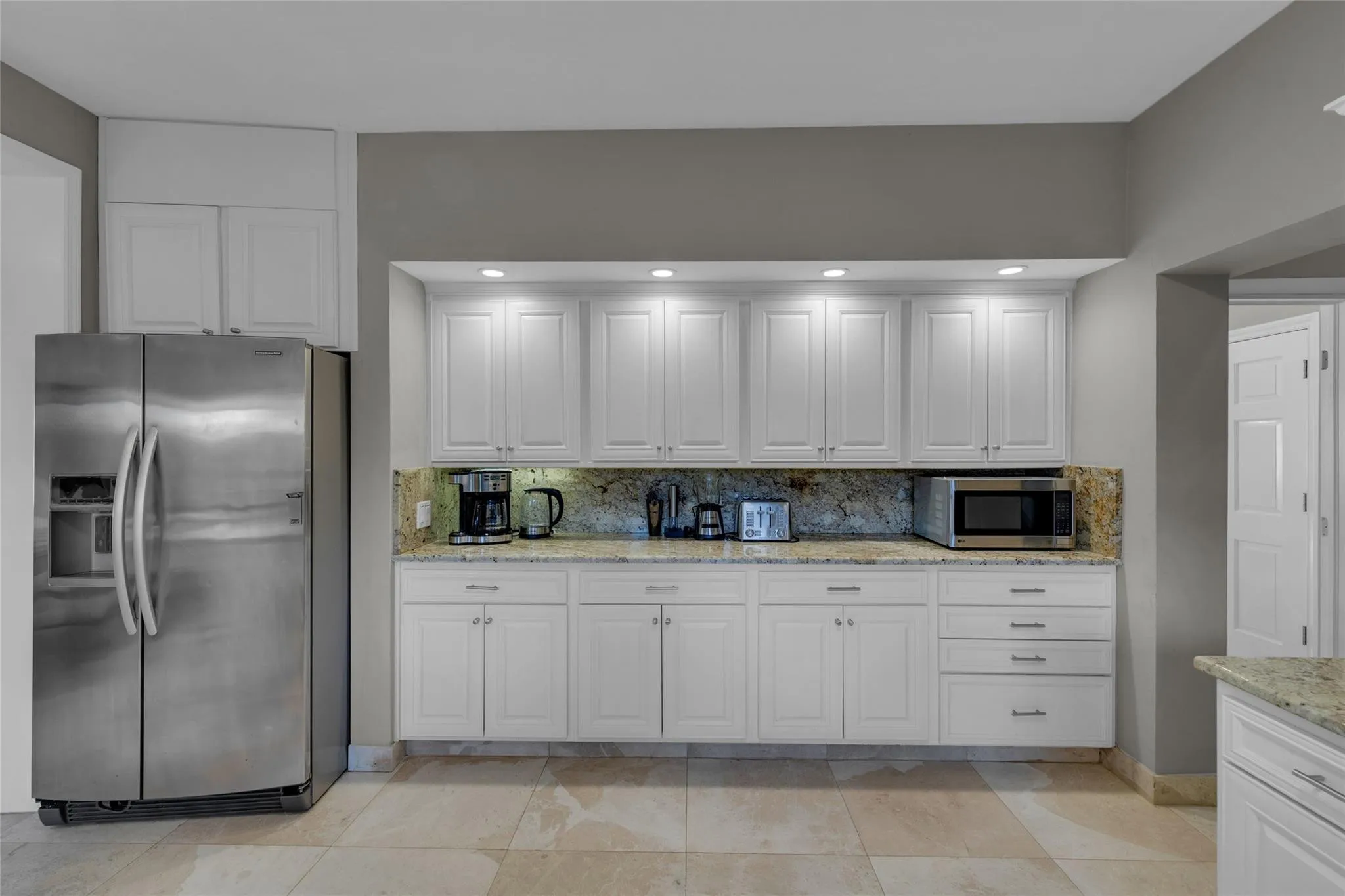 Beautiful chef's kitchen with stainless steel​​‌​​​​‌​​‌‌​‌‌​​​‌‌​‌​‌​‌​​​‌​​ appliances