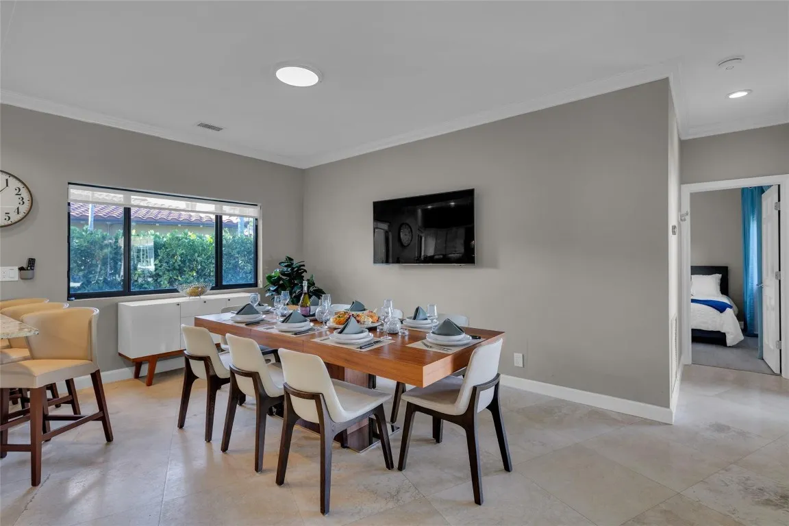 Dining area for 8