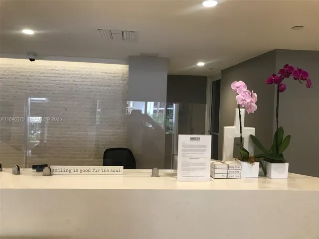 24 hrs front desk