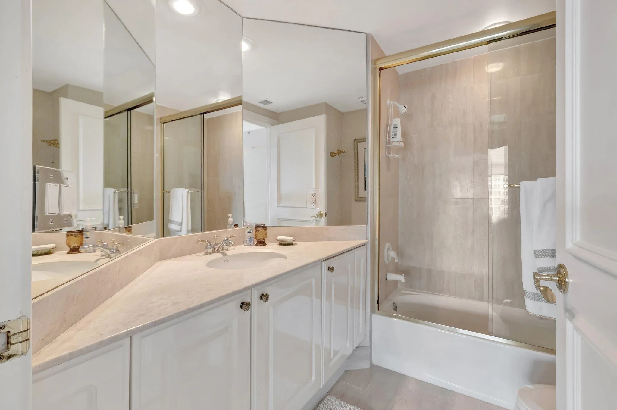 2nd Bathroom