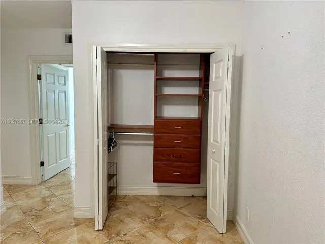 DEN OR 4 B-ROOM
